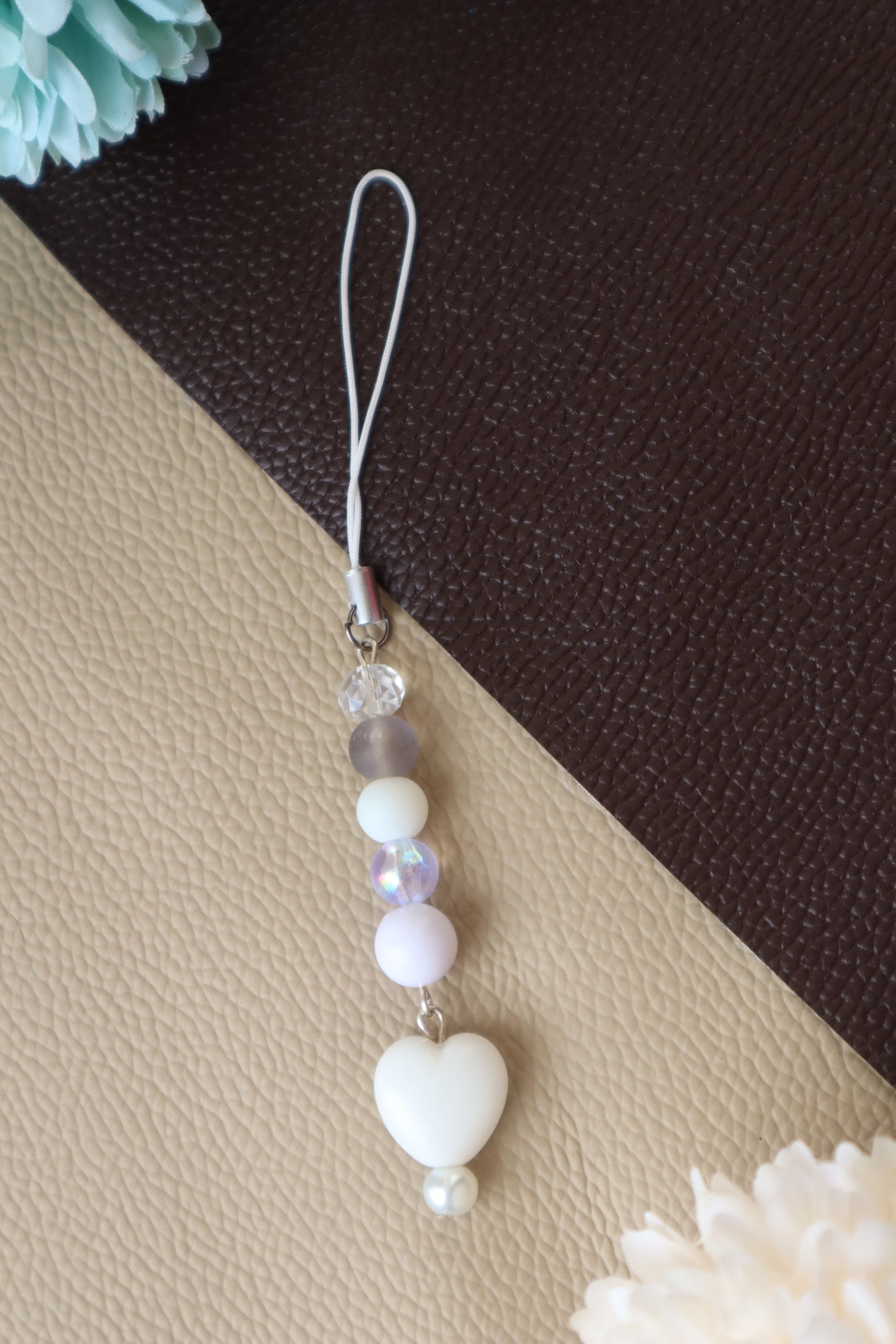 Kamule Sleek black heart pendant phone charm