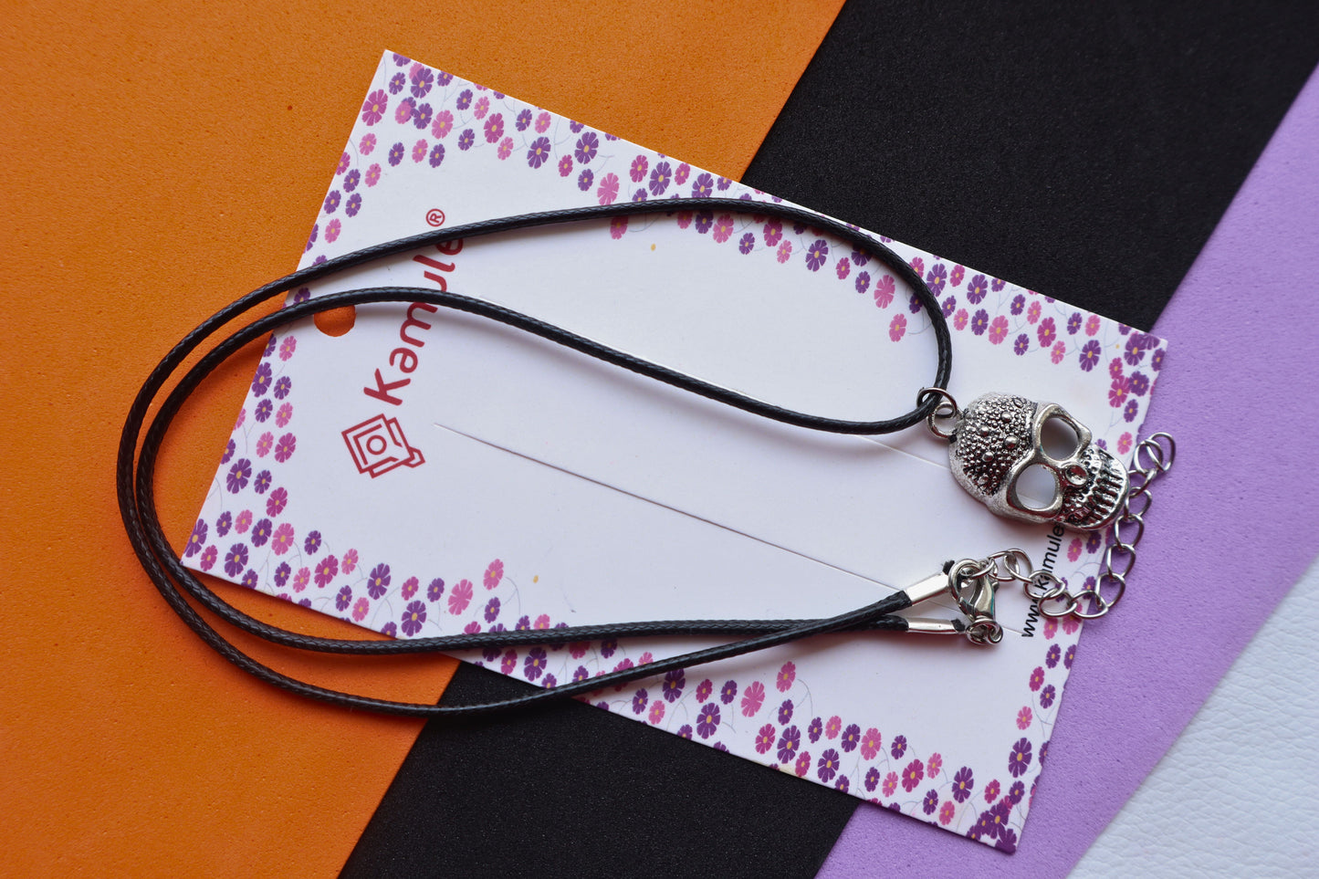 Kamule Halloween-Themed Unisex Gothic Choker Necklace with Skull Embellishment and Cord Design - Black , Silver