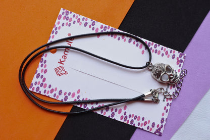 Kamule Halloween-Themed Unisex Gothic Choker Necklace with Skull Embellishment and Cord Design - Black , Silver