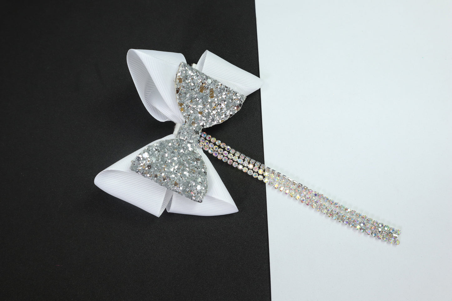 Stone Strings Embellished Detailed Bow Clip - White & Silver